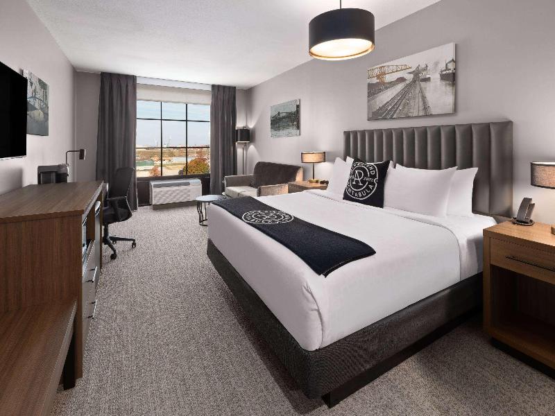 Riverbend Hotel And Suites Trademark Collection image