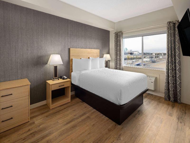 Baymont By Wyndham West Edmonton image