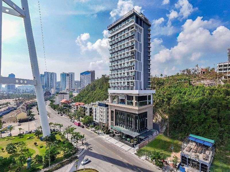 Wyndham Garden Legend Halong image