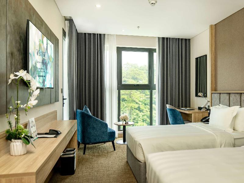 Wyndham Garden Legend Halong image