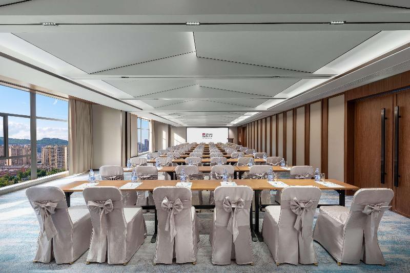 Hilton Garden Inn Xingyi Wanfenglin image