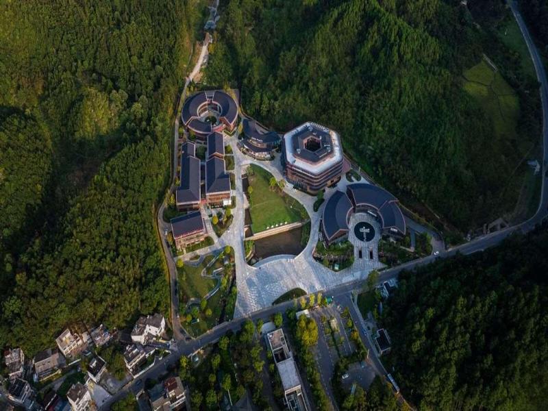 Hilton Garden Inn Jingdezhen Taoyuan Valley image