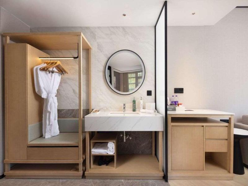 Hilton Garden Inn Jingdezhen Taoyuan Valley image
