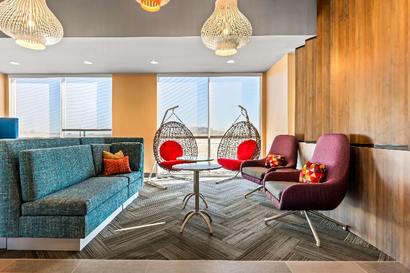 Tru by Hilton Dixon image