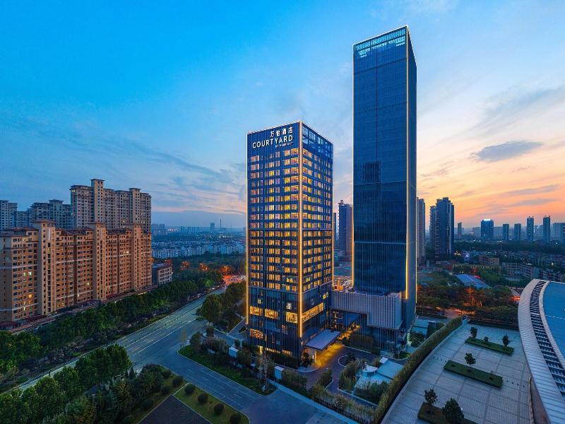 Courtyard By Marriott Luoyang image