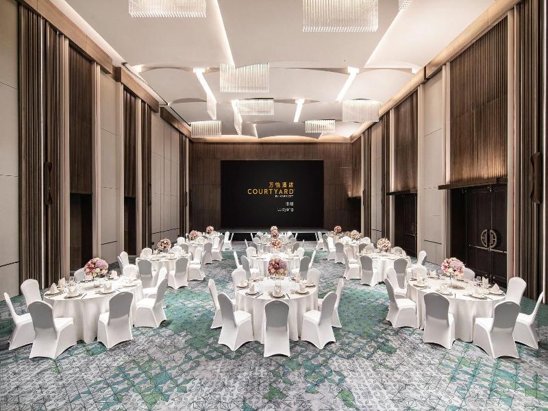 Courtyard By Marriott Luoyang image