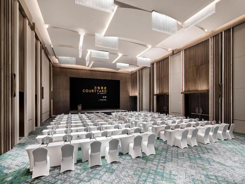 Courtyard By Marriott Luoyang image