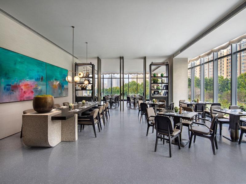 Courtyard By Marriott Luoyang image
