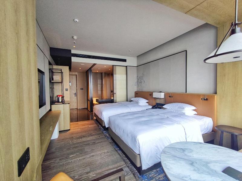 Courtyard By Marriott Luoyang image