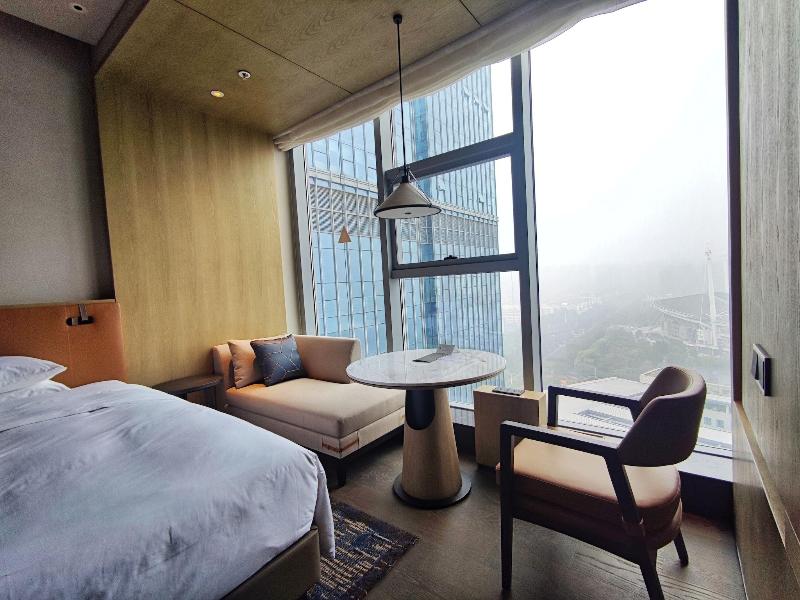 Courtyard By Marriott Luoyang image