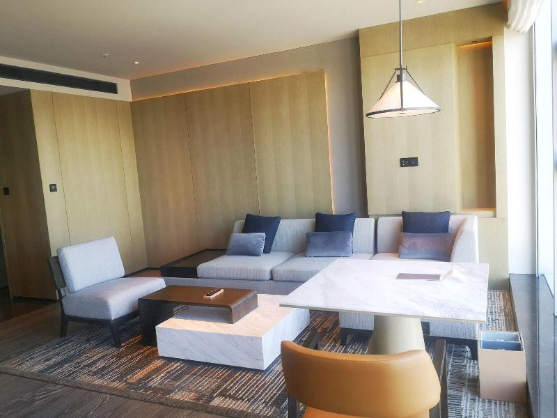 Courtyard By Marriott Luoyang image
