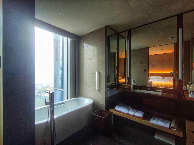 Courtyard By Marriott Luoyang image