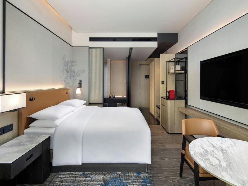 Courtyard By Marriott Luoyang image