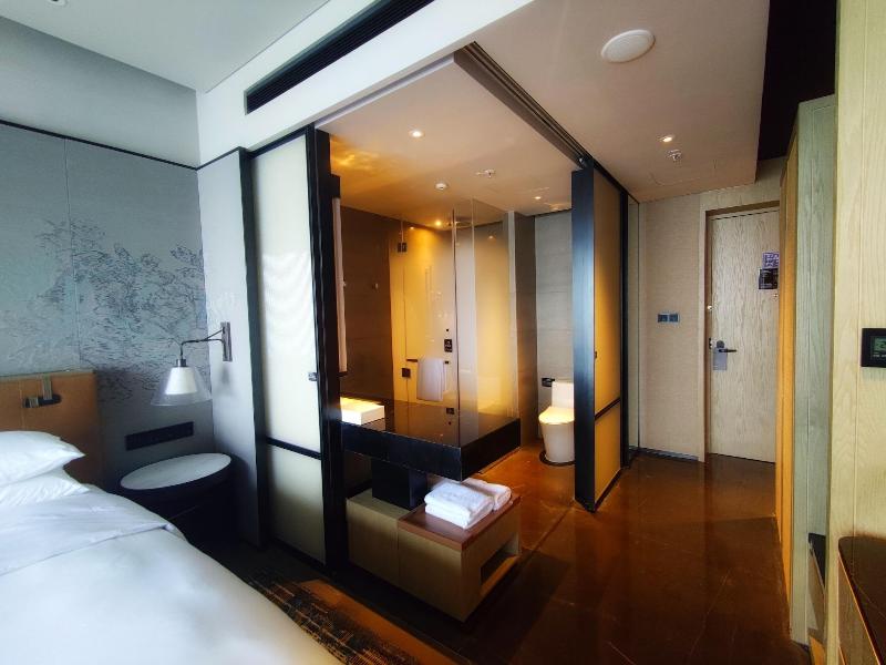 Courtyard By Marriott Luoyang image