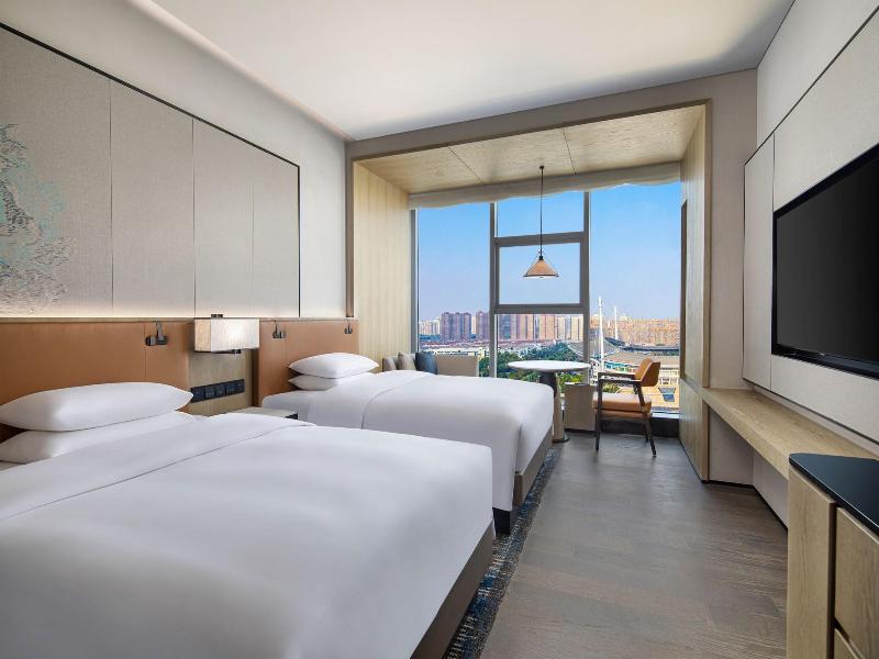 Courtyard By Marriott Luoyang image