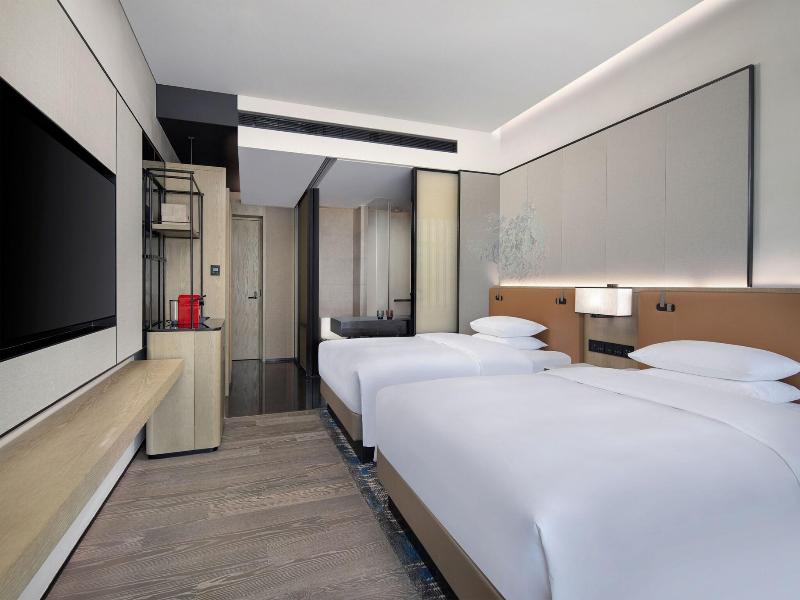 Courtyard By Marriott Luoyang image