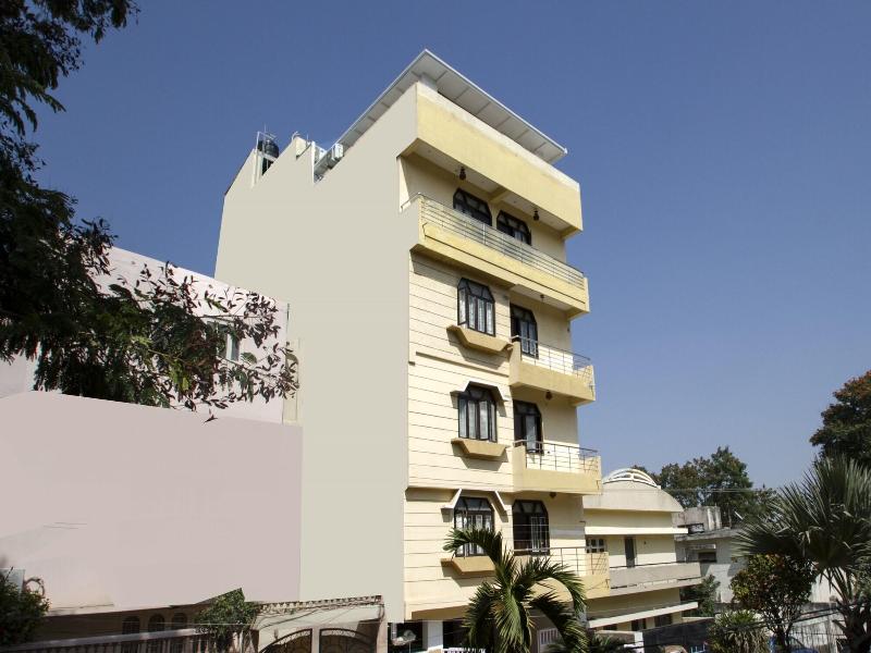 Collection O 7601 Hotel Park Heights Banjara Hills — exterior view
