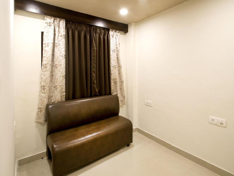 Collection O 7601 Hotel Park Heights Banjara Hills