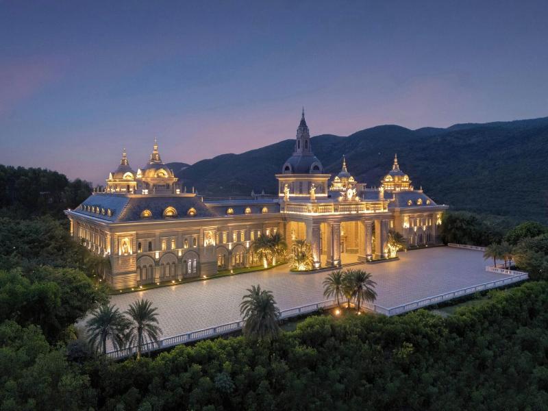 Nha Trang Marriott Resort & Spa, Hon Tre Island image
