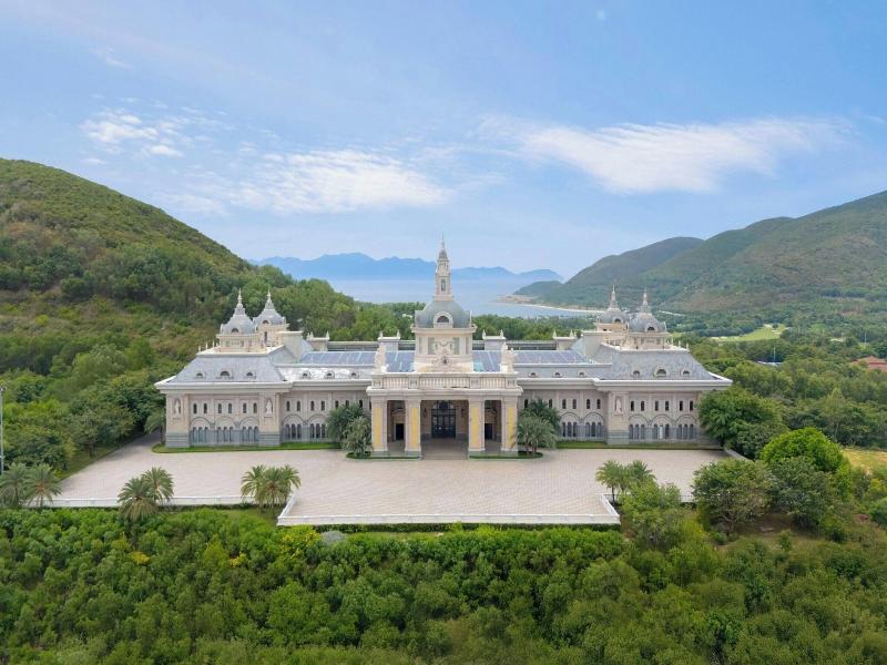 Nha Trang Marriott Resort & Spa, Hon Tre Island image