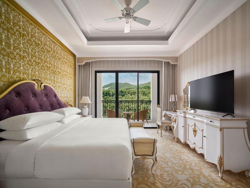 Nha Trang Marriott Resort & Spa, Hon Tre Island image