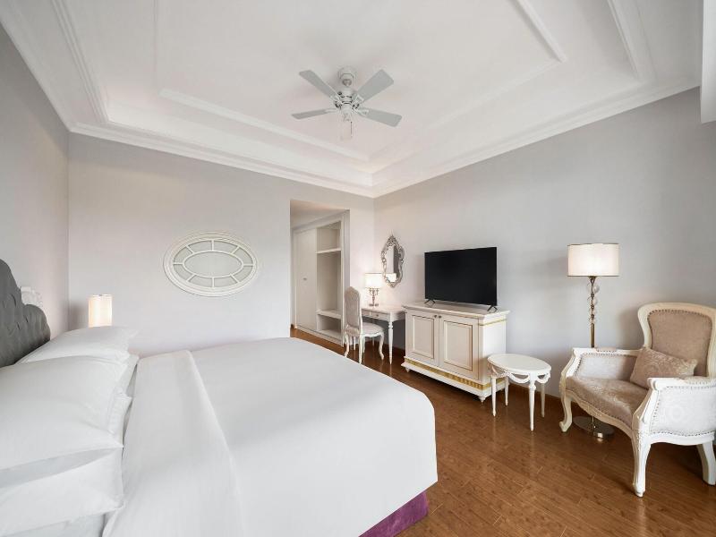 Nha Trang Marriott Resort & Spa, Hon Tre Island image