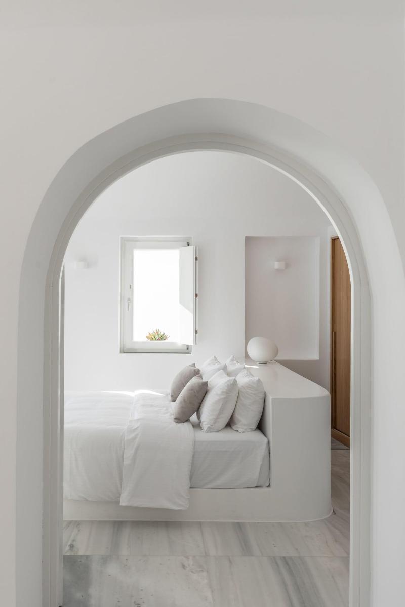 White Ark - Adults Only image