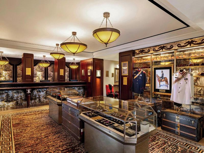 Maxwell Reserve Singapore, Autograph Collection image