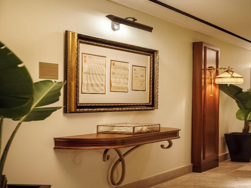 Maxwell Reserve Singapore, Autograph Collection image