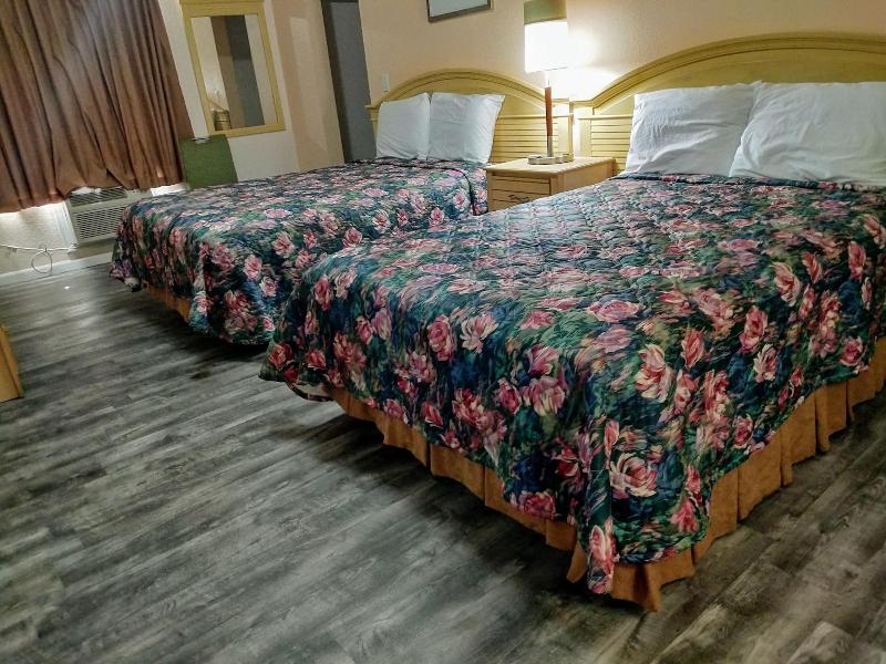 Travelers Inn Clearwater image