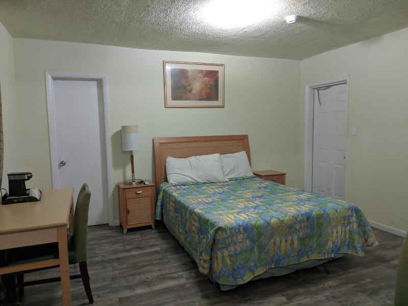 Travelers Inn Clearwater image