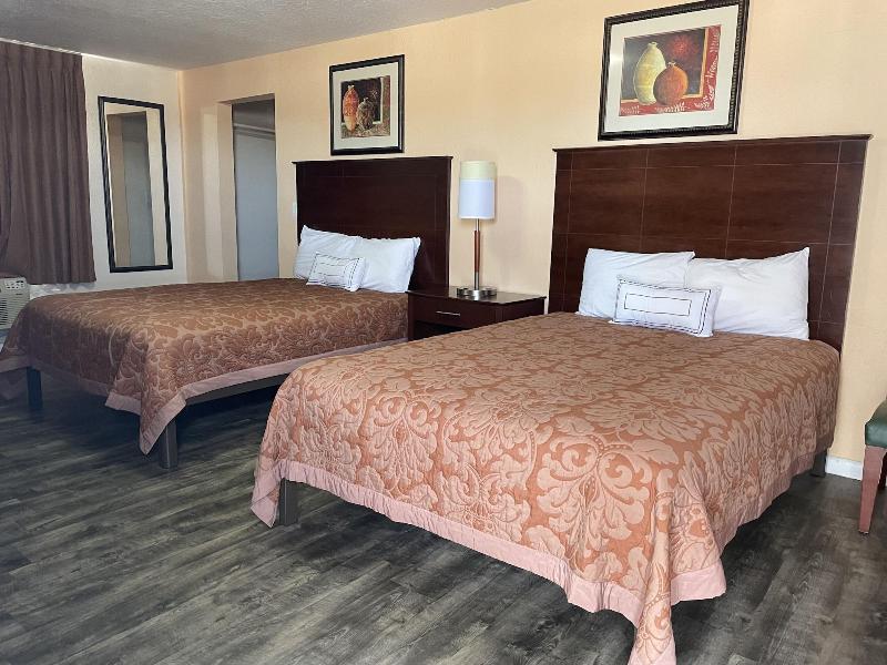 Travelers Inn Clearwater image