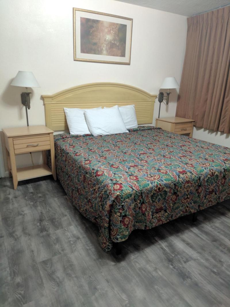 Travelers Inn Clearwater image