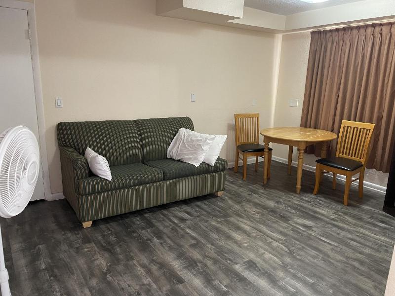 Travelers Inn Clearwater image