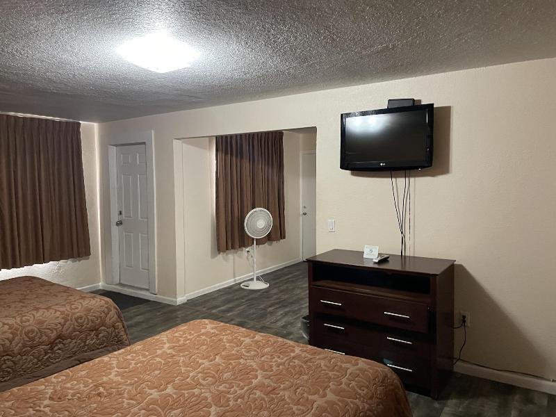 Travelers Inn Clearwater image
