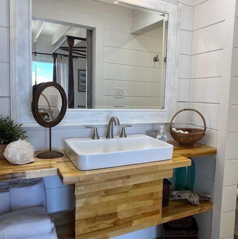 Island View Guesthouse image