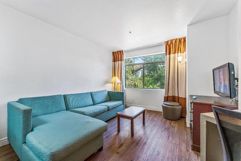 Metro Chandler Apartments image