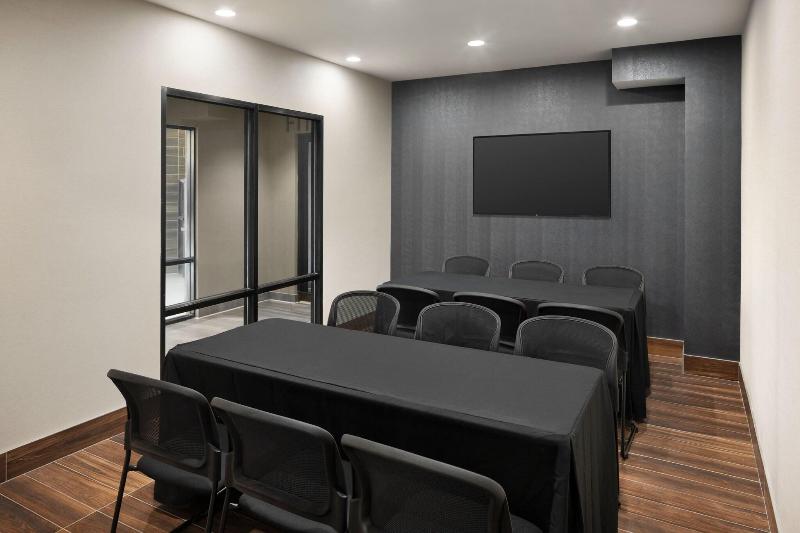 Fairfield Inn & Suites By Marriott West Kelowna image
