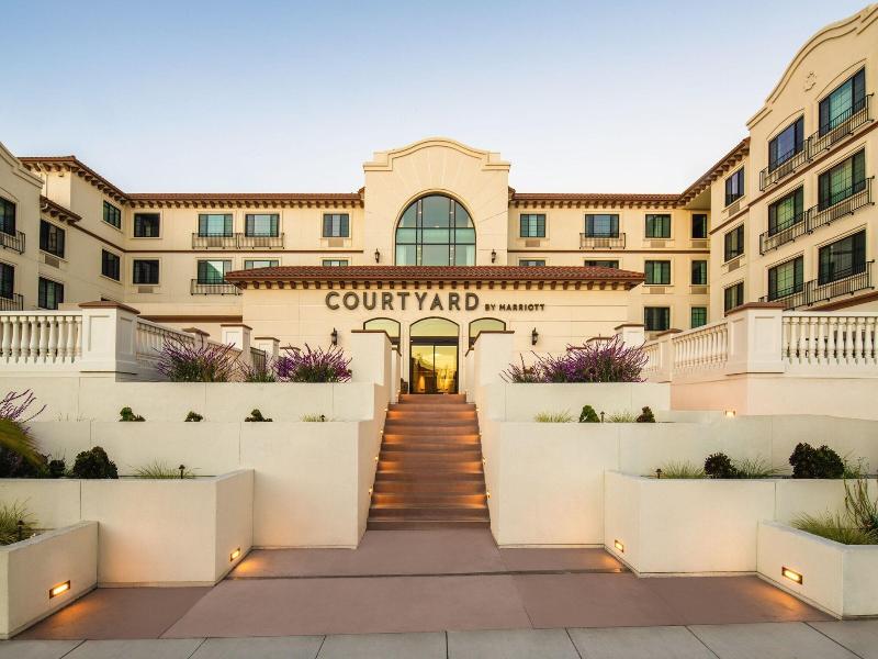 Courtyard By Marriott Santa Cruz image