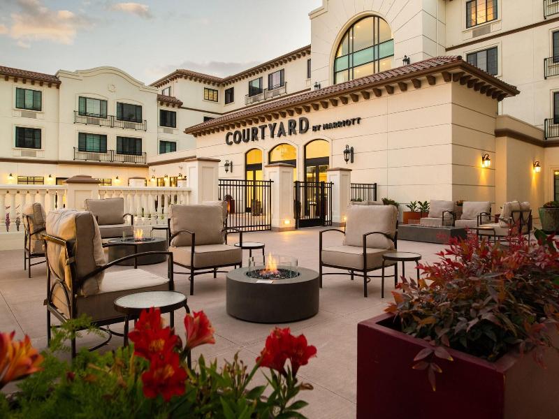 Courtyard By Marriott Santa Cruz image