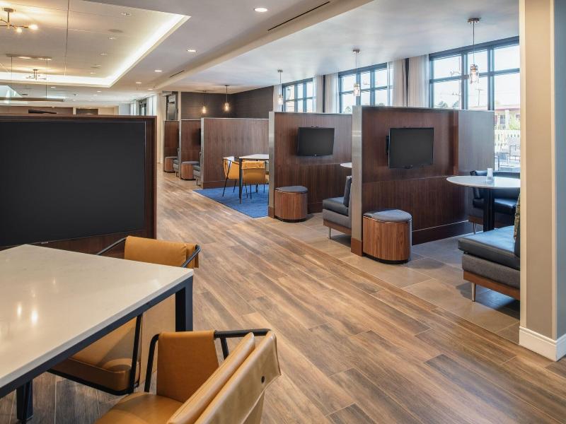 Courtyard By Marriott Santa Cruz image