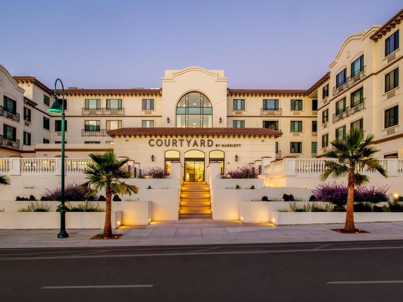 Courtyard By Marriott Santa Cruz image