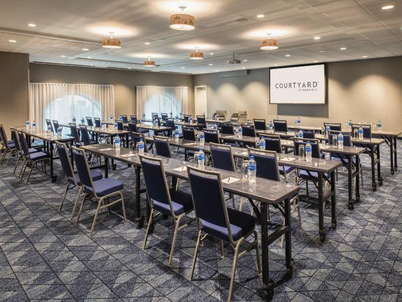 Courtyard By Marriott Santa Cruz image