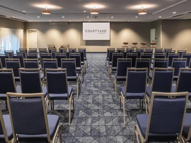 Courtyard By Marriott Santa Cruz image