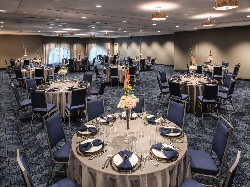 Courtyard By Marriott Santa Cruz image