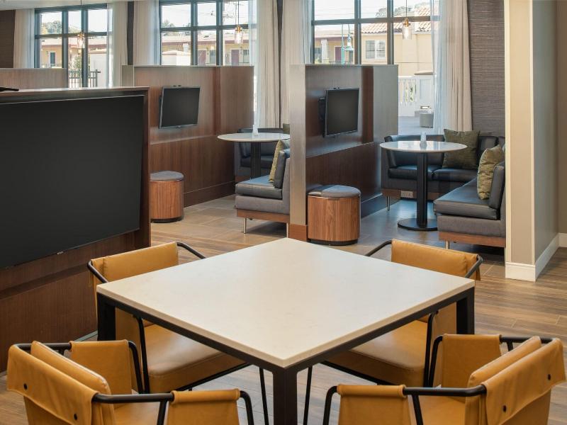 Courtyard By Marriott Santa Cruz image