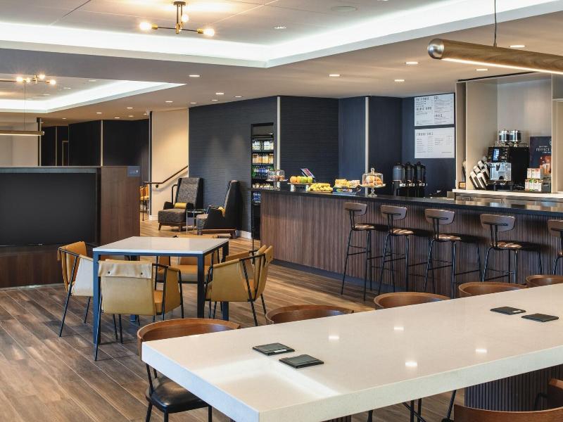 Courtyard By Marriott Santa Cruz image