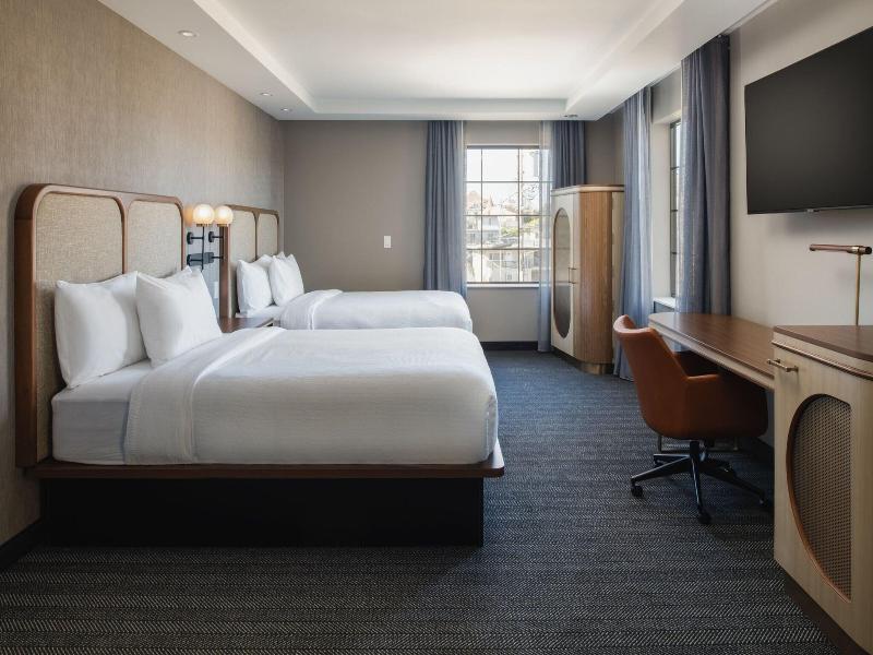 Courtyard By Marriott Santa Cruz image