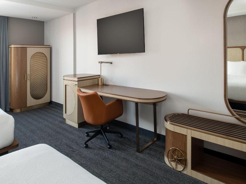Courtyard By Marriott Santa Cruz image