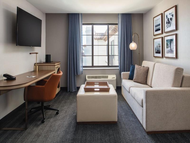 Courtyard By Marriott Santa Cruz image